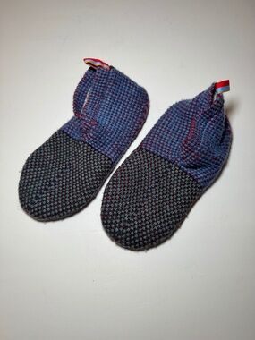 Bombas Gripper Slipper Socks Medium Blue Red Knit Cozy Non-Slip Indoor